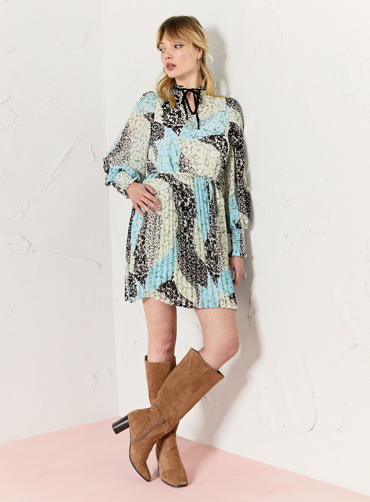 EVERBELLE Patched Print Pleated Mini Dress 14 - Image 3 thumbnail